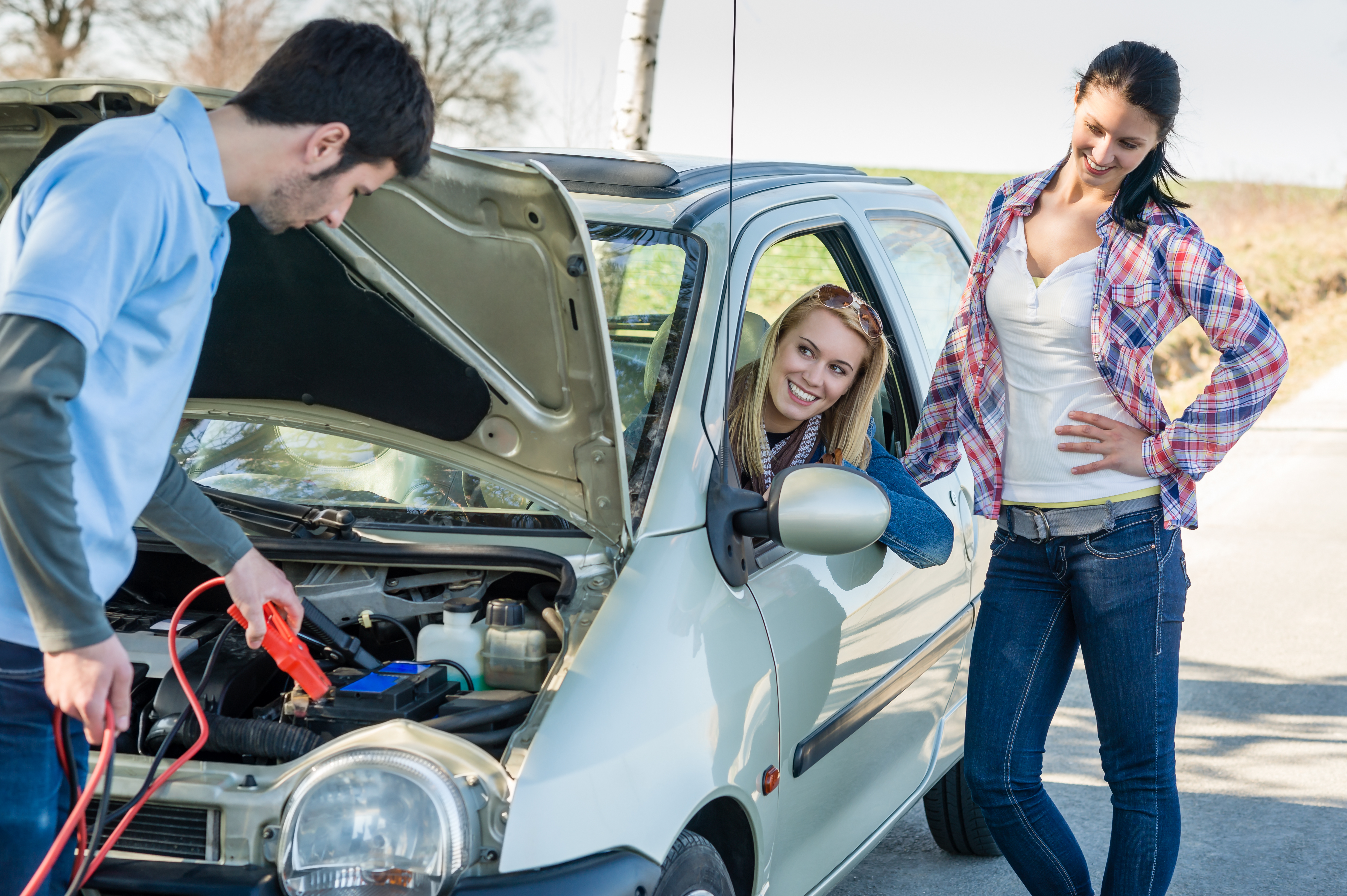 soccorritore stradale di Charlie24 ce ripara batteria auto scarica